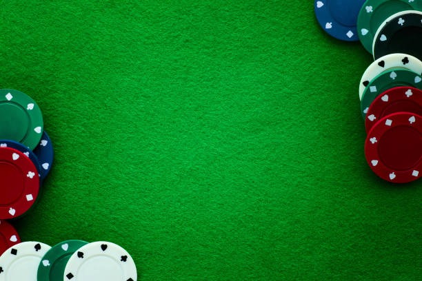kau86 Monopoly Live studio showing spinning board, live croupier, and betting interface